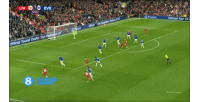 逃過一劫！范迪克解圍失誤，貝托單刀擊中立柱