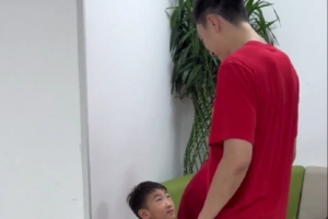 周琦家人社媒曬視頻：糊糊幼兒園畢業(yè) 和男籃球員見(jiàn)面很害羞