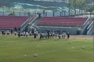 假期結(jié)束！青島西海岸今天重新集結(jié)，進行了恢復(fù)訓(xùn)練