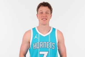 兩雙到手！4號秀克尼佩爾10中5拿到16分10板4助 三分5中3