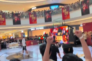 約基奇活動現(xiàn)場，鐘顯超戰(zhàn)斧隔扣黑人外援，現(xiàn)場瞬間沸騰
